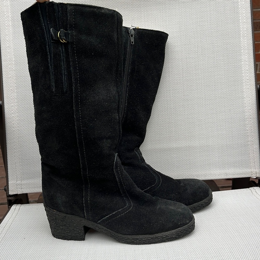 Vintage 80’s suede boots with sheep’s wool lining